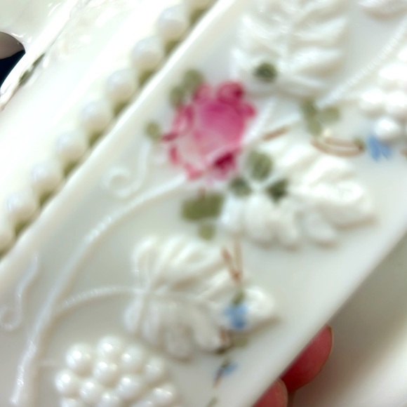 Vintage Westmoreland grape milk glass hand painted pedestal covered cake box - Picture 11 of 12